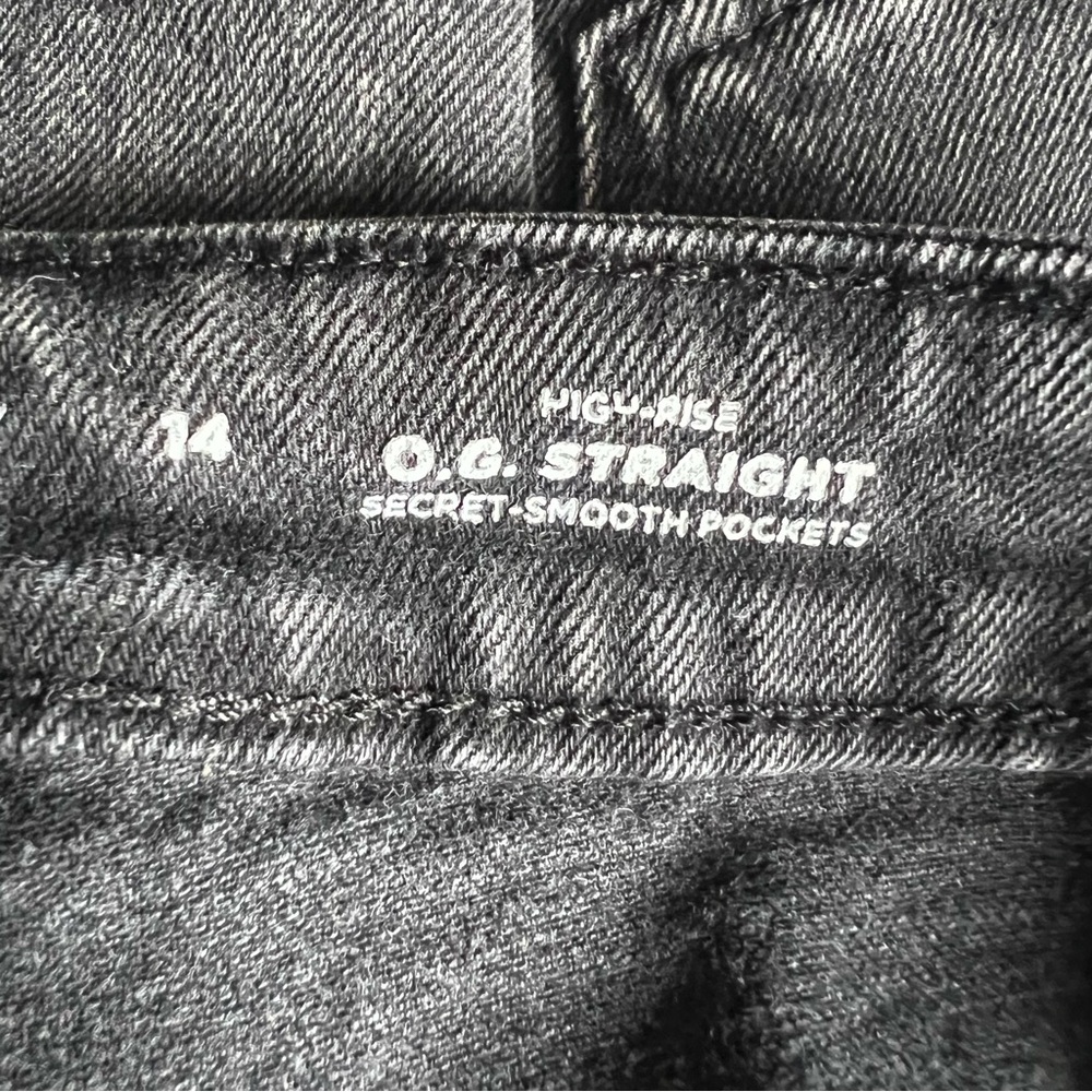 Old Navy Distressed Black Denim Shorts - Picture 7 of 7